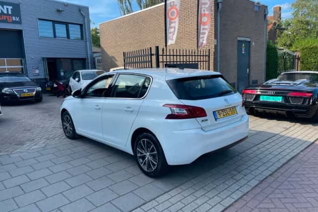 Peugeot 308 (2015) thumbnail 6