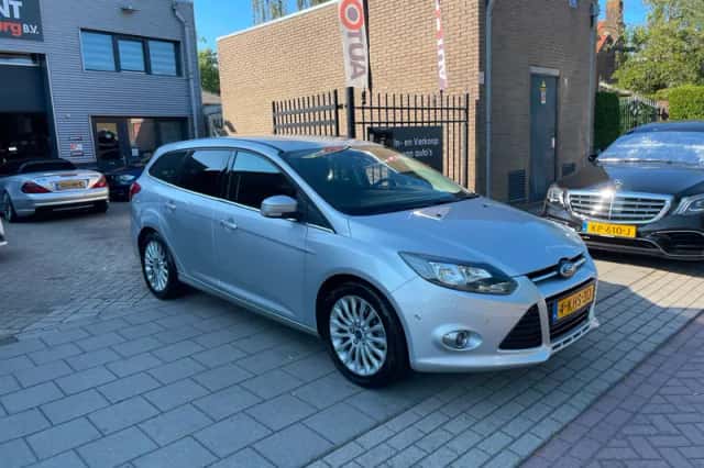Ford Focus (2013) thumbnail 3