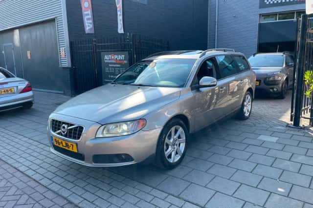 Volvo V70 (2010) thumbnail 1