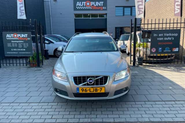 Volvo V70 (2010) thumbnail 2