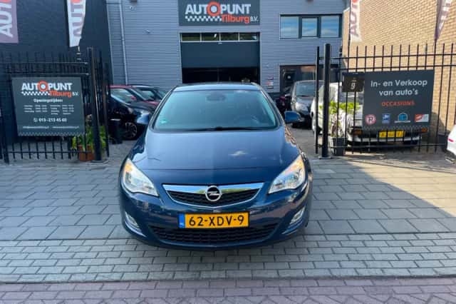 Opel Astra (2012) thumbnail 2