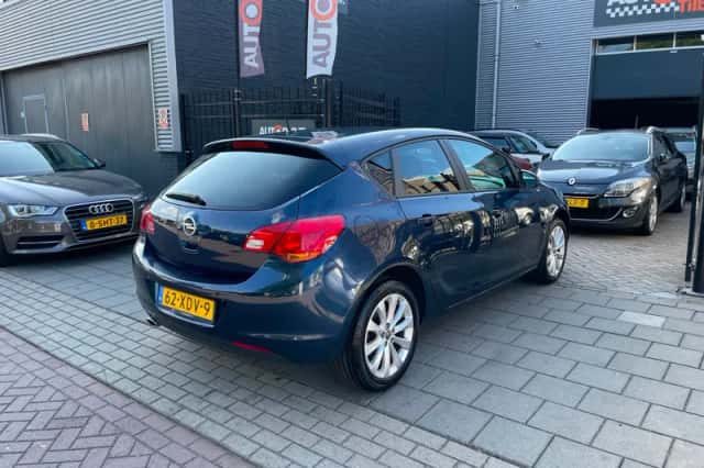 Opel Astra (2012) thumbnail 4