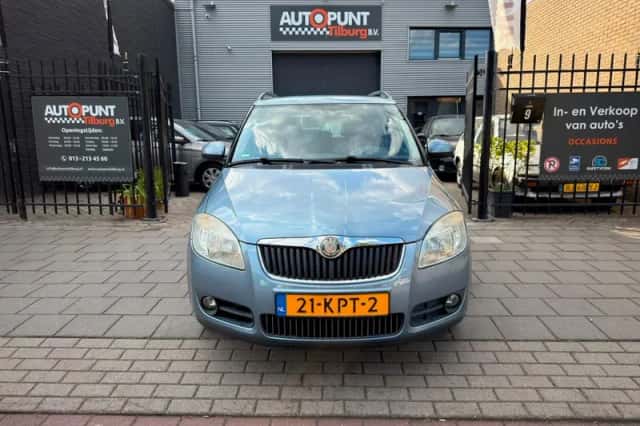 Škoda Fabia (2010) thumbnail 2