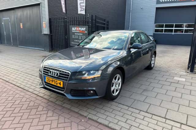 Audi A4 (2011) thumbnail 1