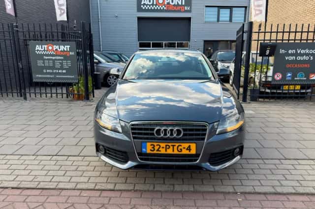Audi A4 (2011) thumbnail 2