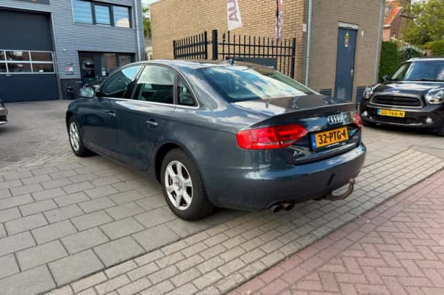 Audi A4 (2011) thumbnail 6