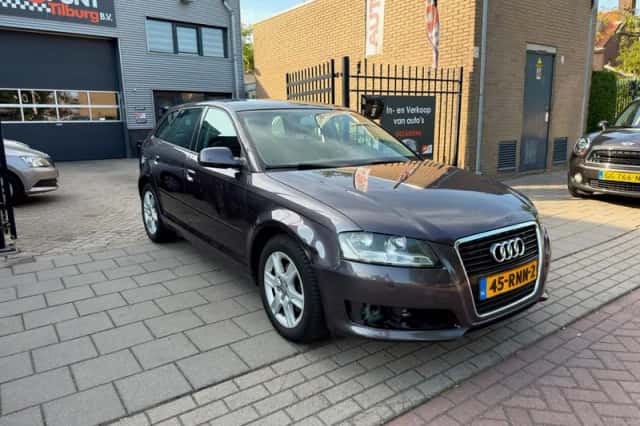 Audi A3 (2011) thumbnail 3