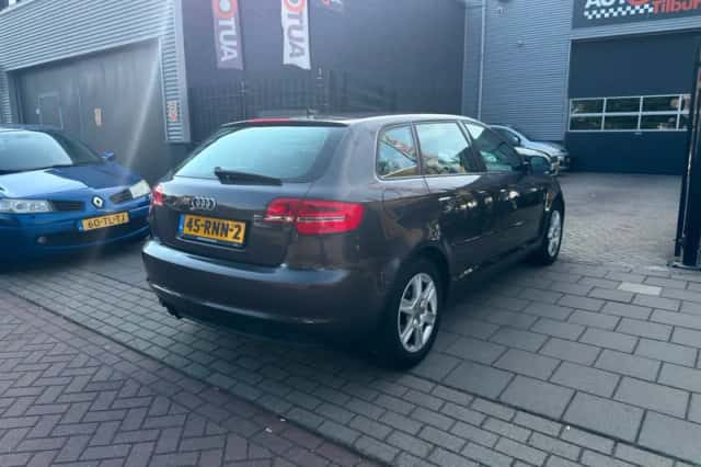 Audi A3 (2011) thumbnail 4