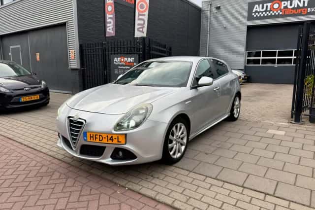 Alfa Romeo Giulietta (2011) thumbnail 1