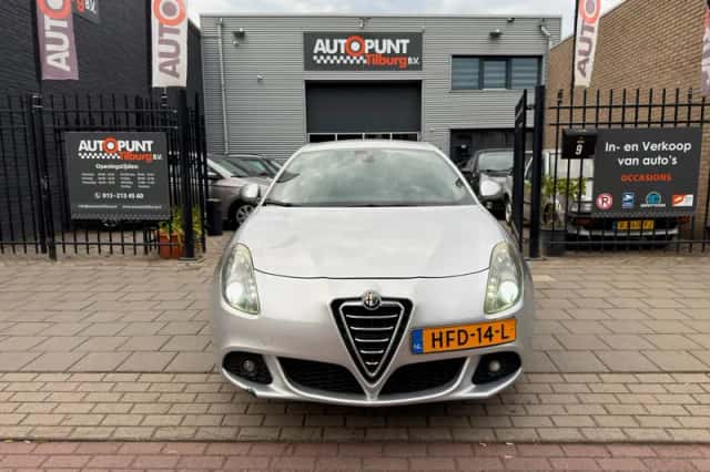 Alfa Romeo Giulietta (2011) thumbnail 2