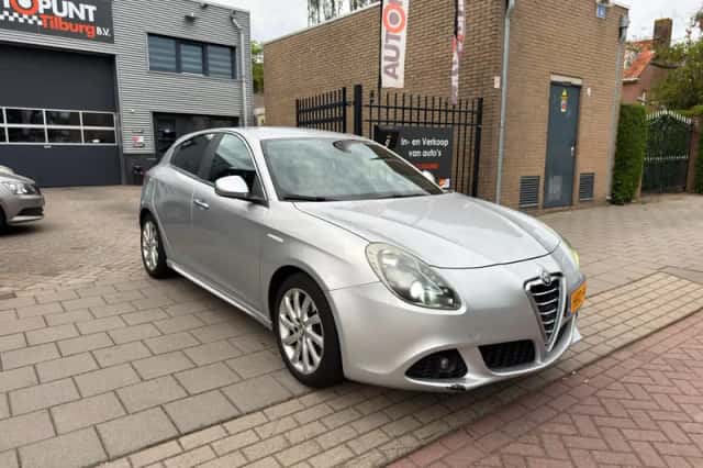 Alfa Romeo Giulietta (2011) thumbnail 3