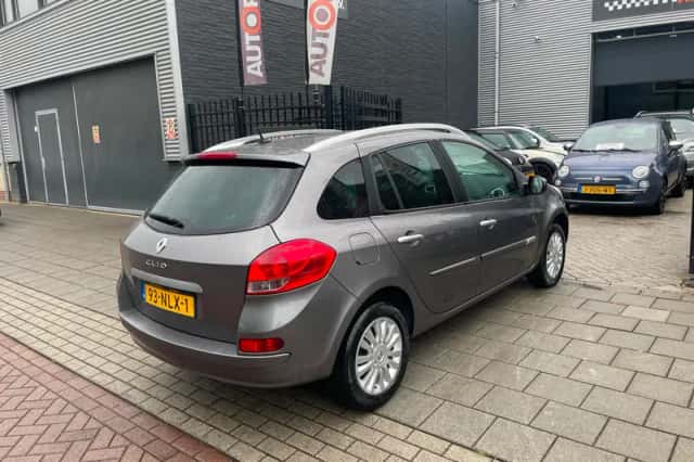 Renault Clio (2010) thumbnail 4