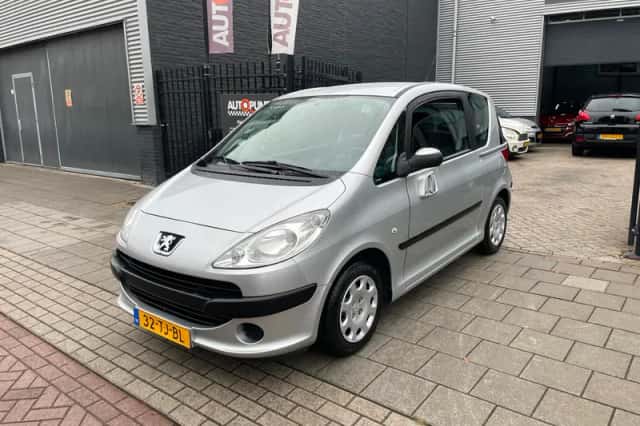Peugeot 1007 (2006) thumbnail 1