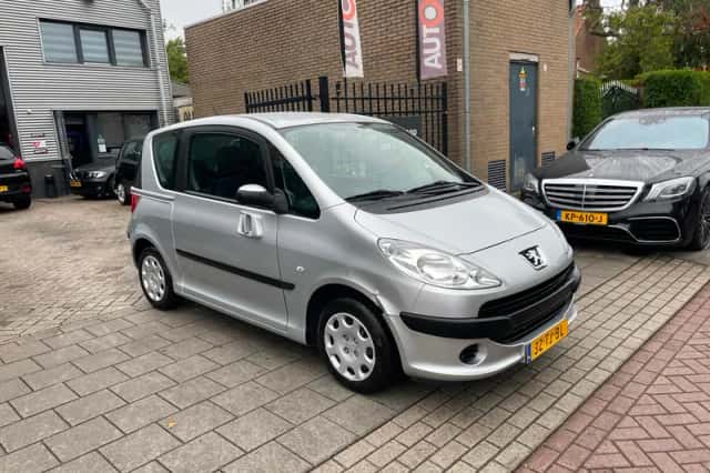 Peugeot 1007 (2006) thumbnail 3