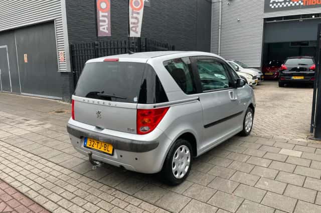 Peugeot 1007 (2006) thumbnail 4