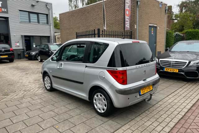 Peugeot 1007 (2006) thumbnail 6