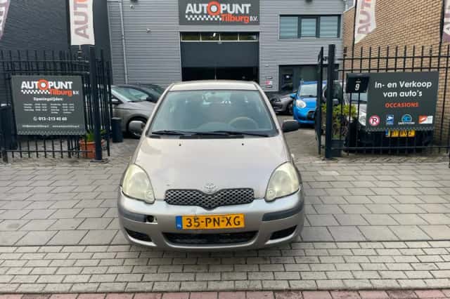 Toyota Yaris (2004) thumbnail 2