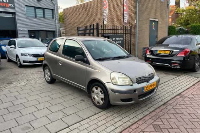 Toyota Yaris (2004) thumbnail 3