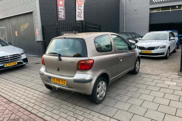Toyota Yaris (2004) thumbnail 4