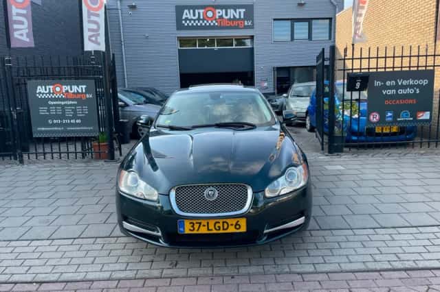 Jaguar XF (2010) thumbnail 2