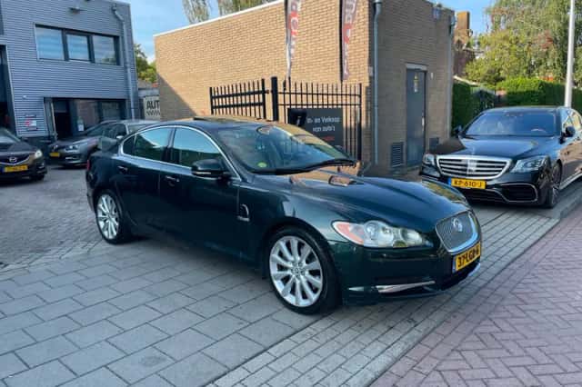 Jaguar XF (2010) thumbnail 3