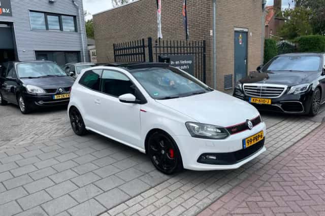Volkswagen Polo (2011) thumbnail 3