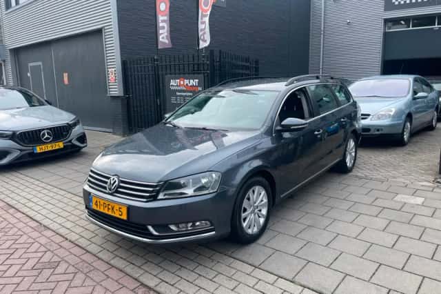 Volkswagen Passat (2011) thumbnail 1