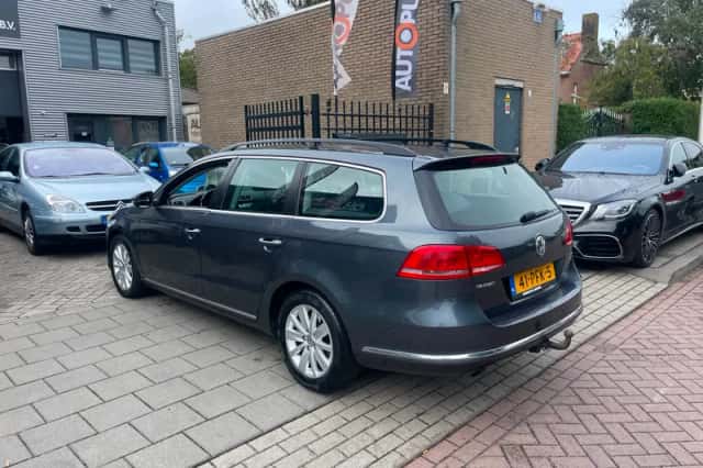 Volkswagen Passat (2011) thumbnail 6
