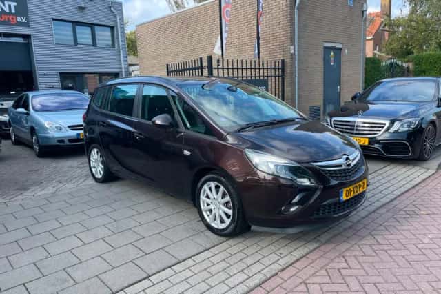 Opel Zafira (2012) thumbnail 3