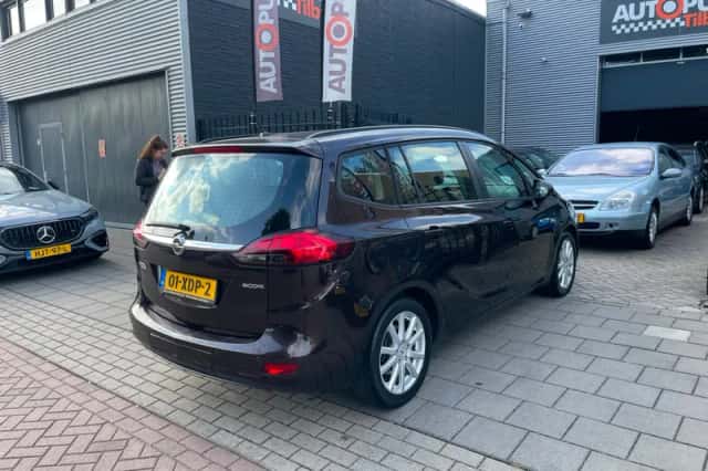 Opel Zafira (2012) thumbnail 4