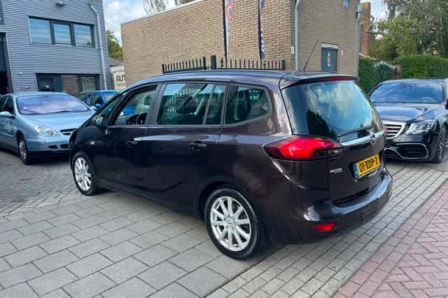 Opel Zafira (2012) thumbnail 6