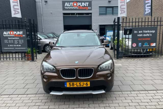 BMW X1 (2010) thumbnail 2