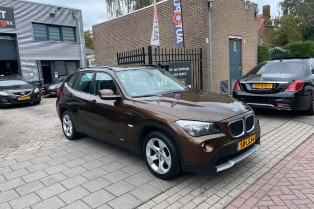 BMW X1 (2010) thumbnail 3