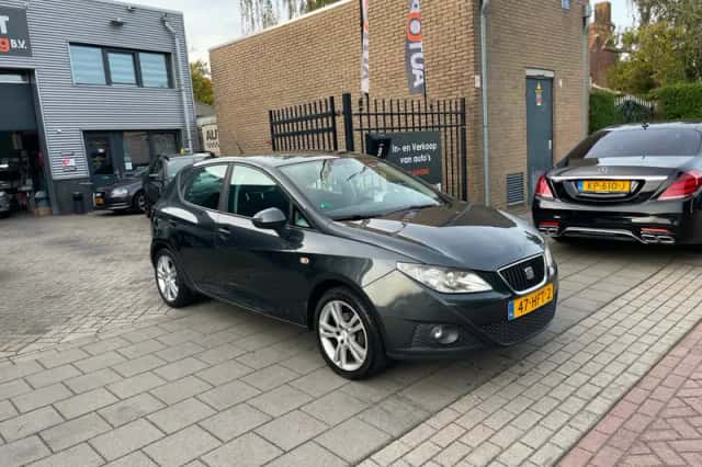 SEAT Ibiza (2008) thumbnail 3