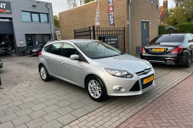 Ford Focus (2014) thumbnail 3