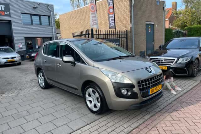 Peugeot 3008 (2011) thumbnail 3