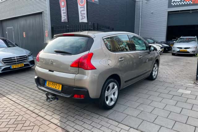 Peugeot 3008 (2011) thumbnail 4