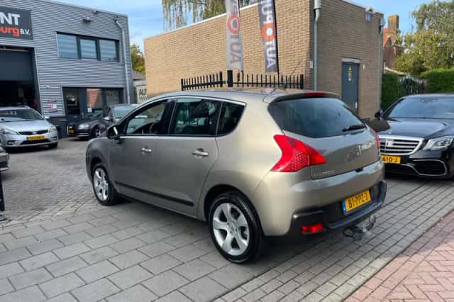 Peugeot 3008 (2011) thumbnail 6