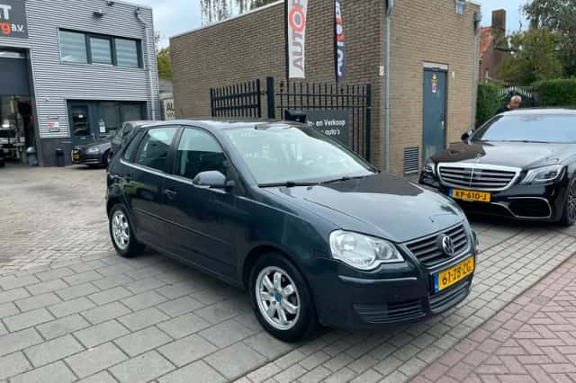 Volkswagen Polo (2008) thumbnail 3