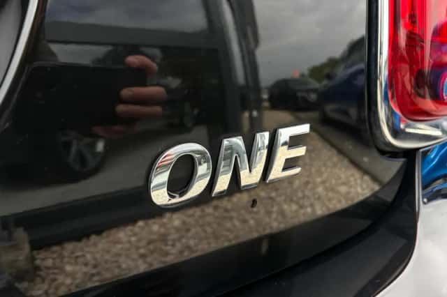 MINI One (2021) thumbnail 6