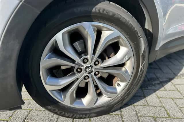 Hyundai Santa Fe (2013) thumbnail 2