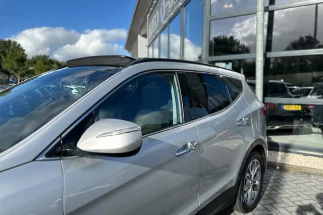 Hyundai Santa Fe (2013) thumbnail 3