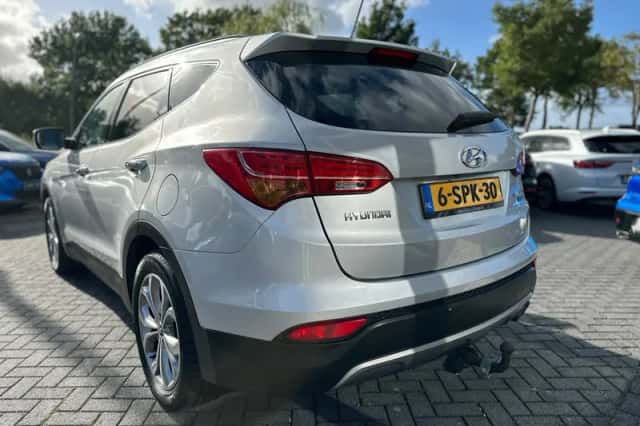 Hyundai Santa Fe (2013) thumbnail 5