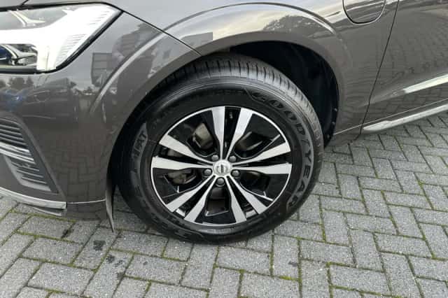 Volvo XC60 (2023) thumbnail 3