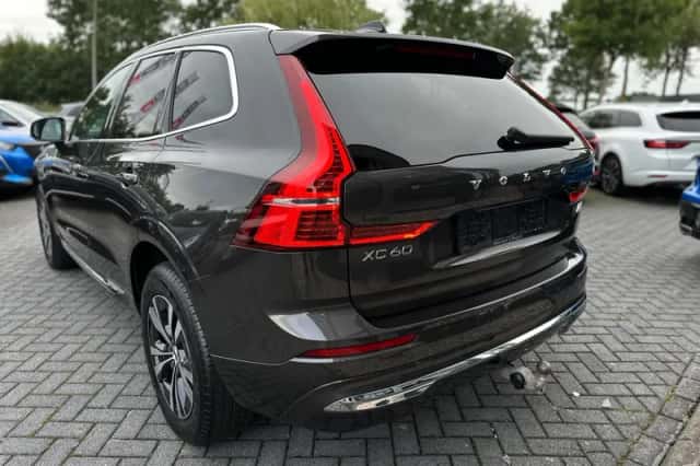 Volvo XC60 (2023) thumbnail 5
