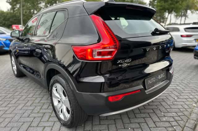 Volvo XC40 (2022) thumbnail 3