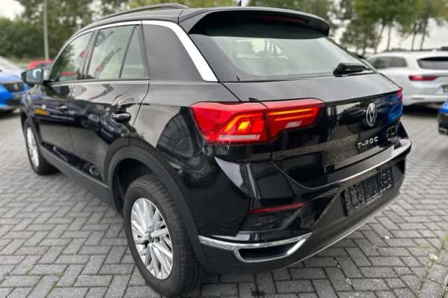 Volkswagen T-Roc (2021) thumbnail 3