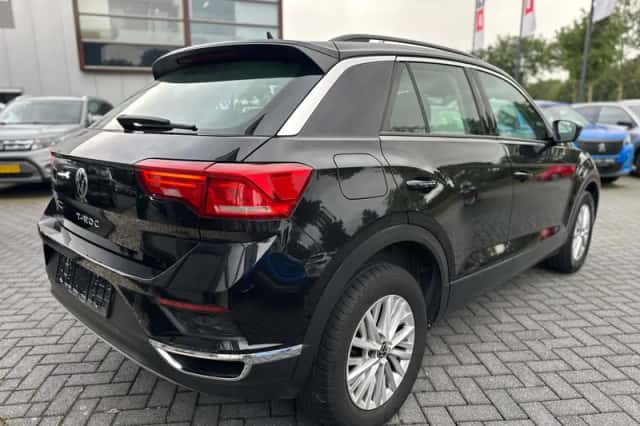 Volkswagen T-Roc (2021) thumbnail 4
