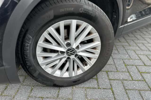 Volkswagen T-Roc (2021) thumbnail 6