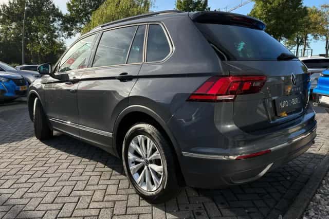 Volkswagen Tiguan (2021) thumbnail 4